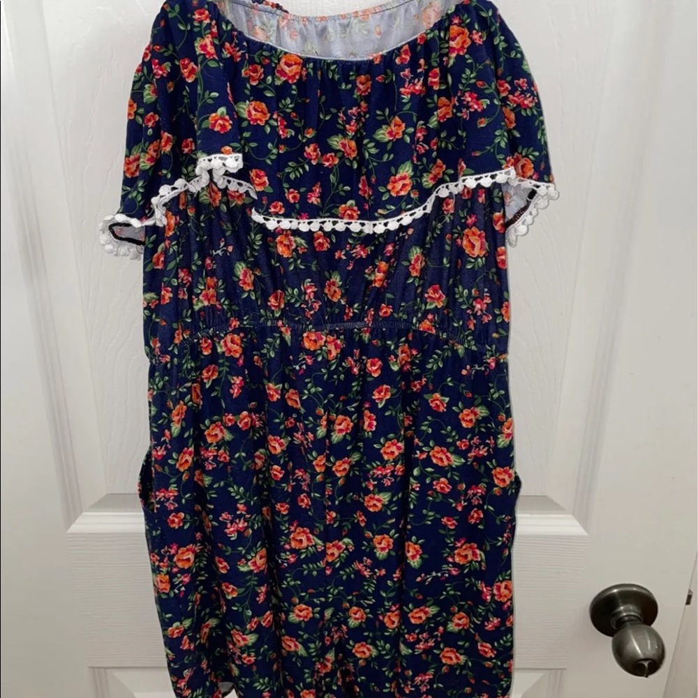 cute floral romper, size small